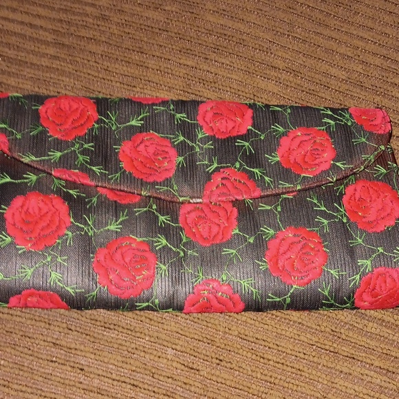 Rose Patterned Clutch Bag 🌹 - Picture 2 of 5